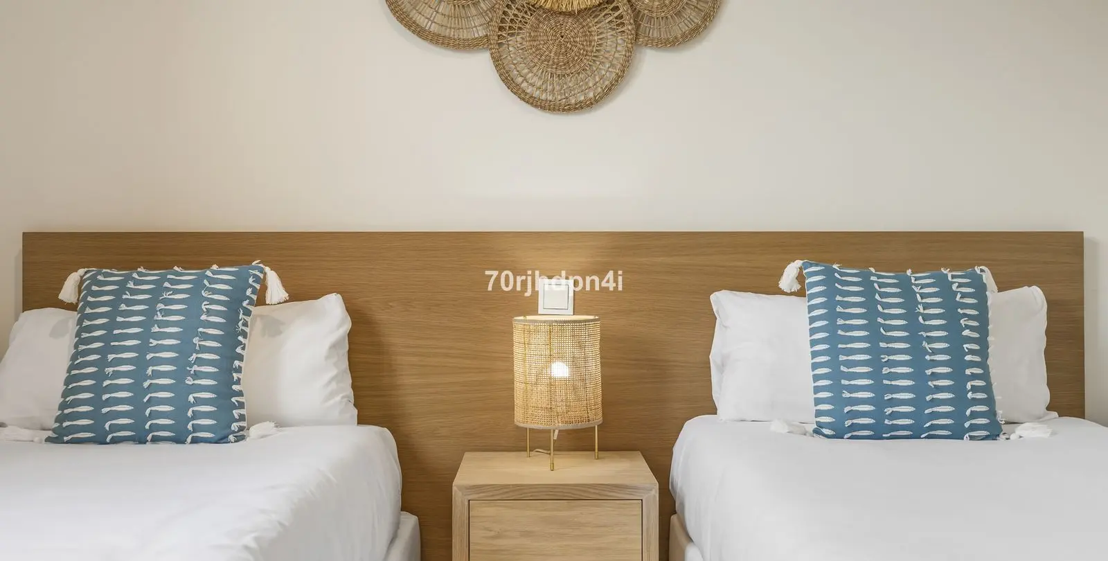 Sale of middle floor apartment in Estepona 16