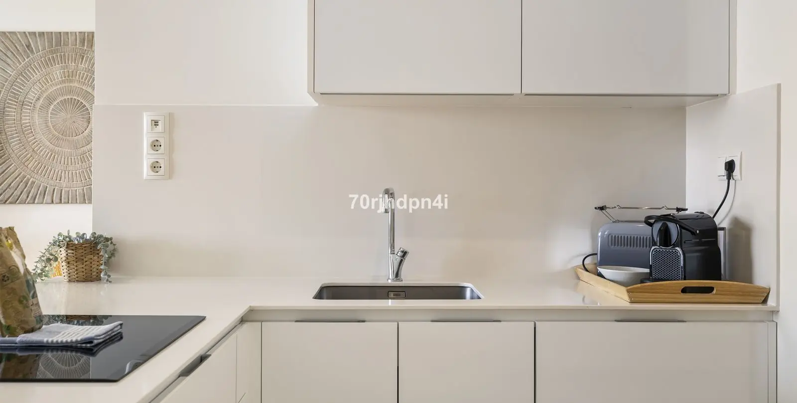 Sale of middle floor apartment in Estepona 18