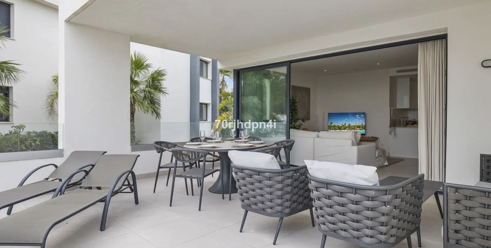 Sale of middle floor apartment in Estepona 19