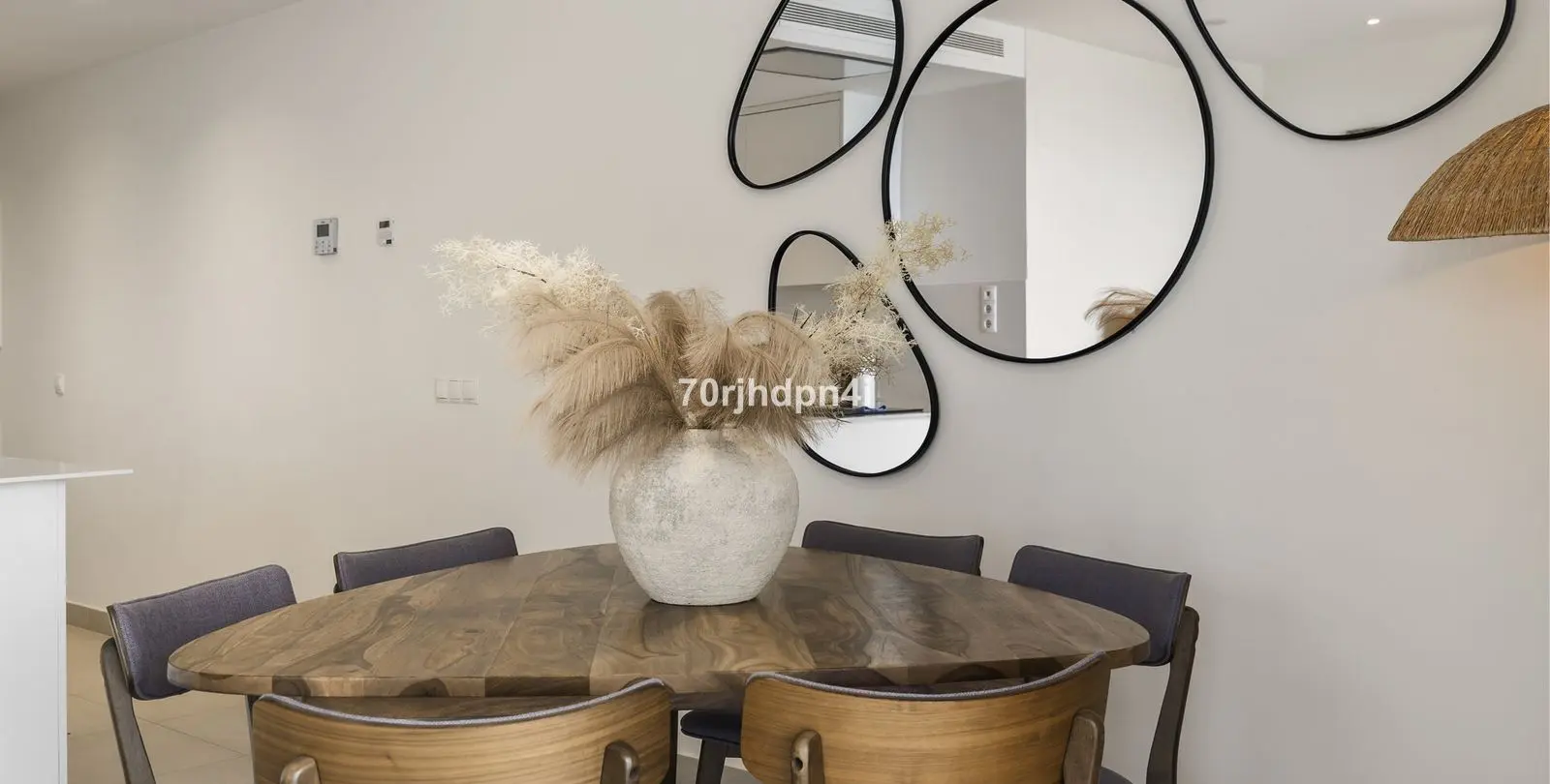 Sale of middle floor apartment in Estepona 20