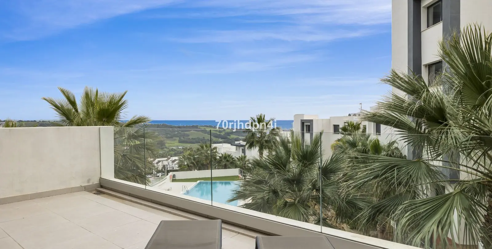 Sale of middle floor apartment in Estepona 26