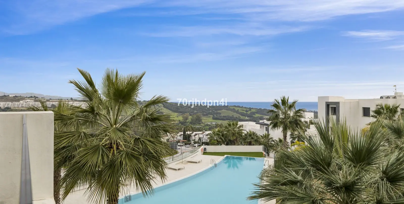 Sale of middle floor apartment in Estepona 28