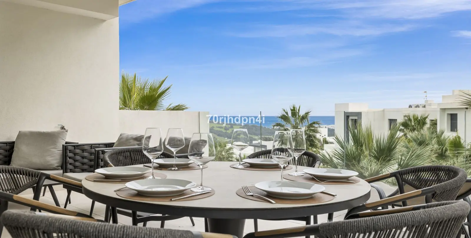 Sale of middle floor apartment in Estepona 29