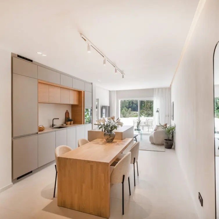 Sale of middle floor apartment in La Quinta