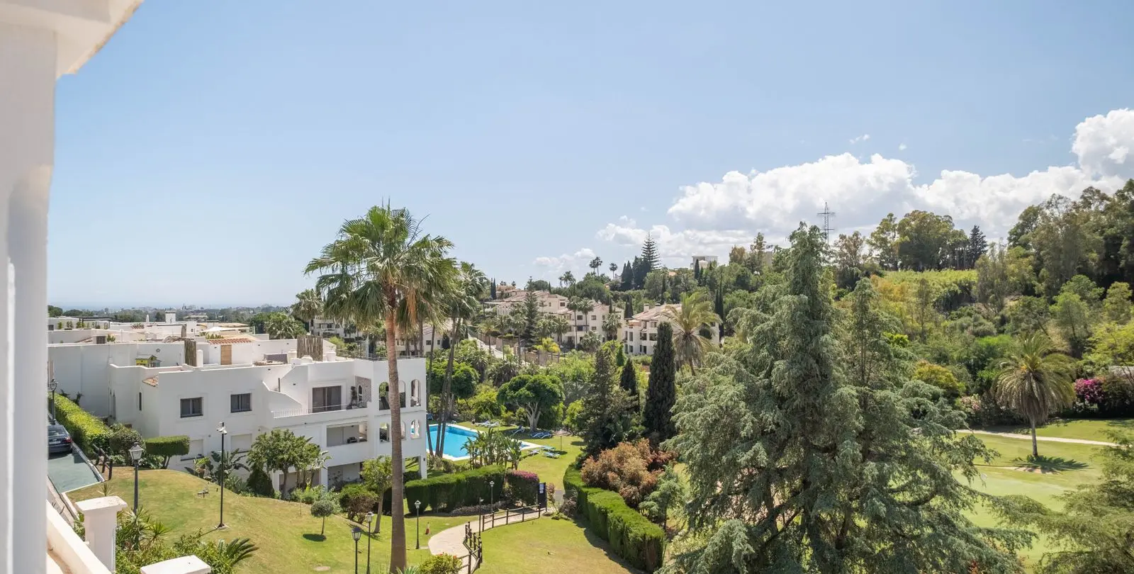 Sale of middle floor apartment in La Quinta 5