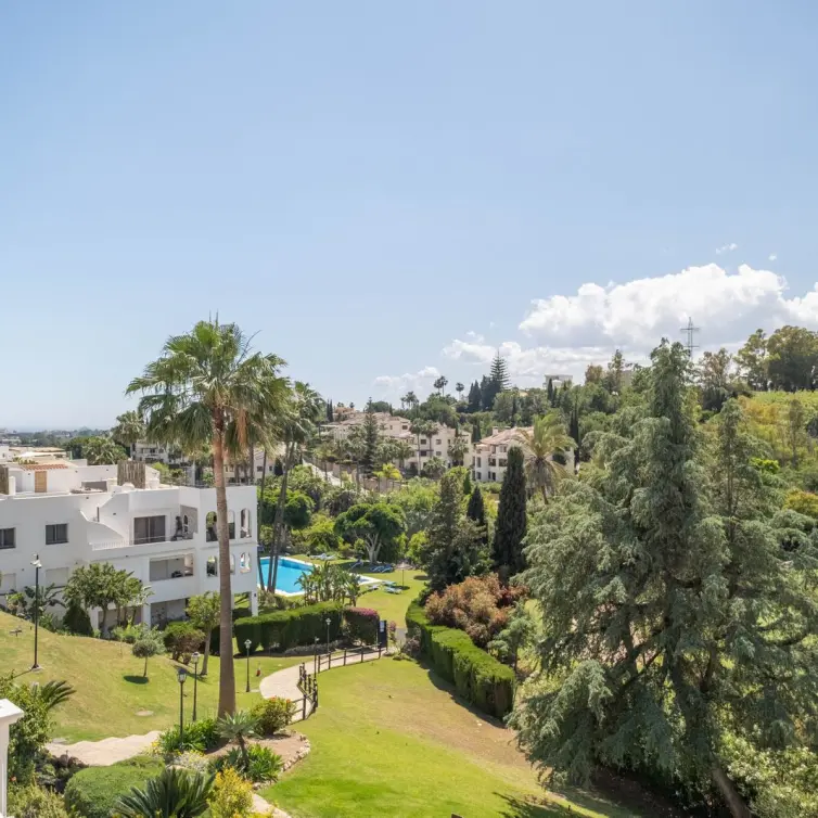 Sale of middle floor apartment in La Quinta