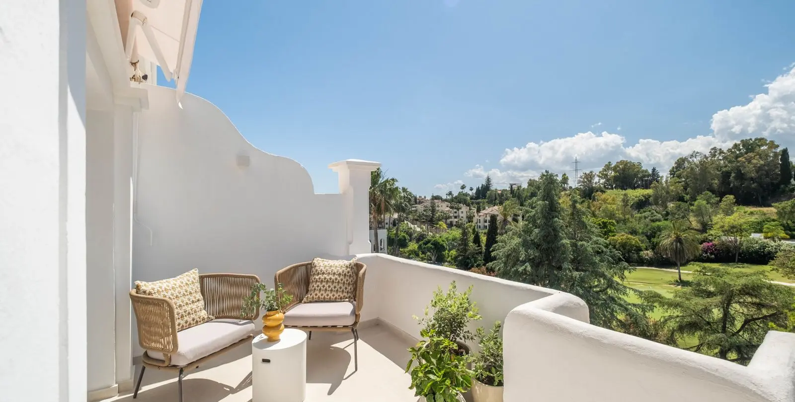 Sale of middle floor apartment in La Quinta 6