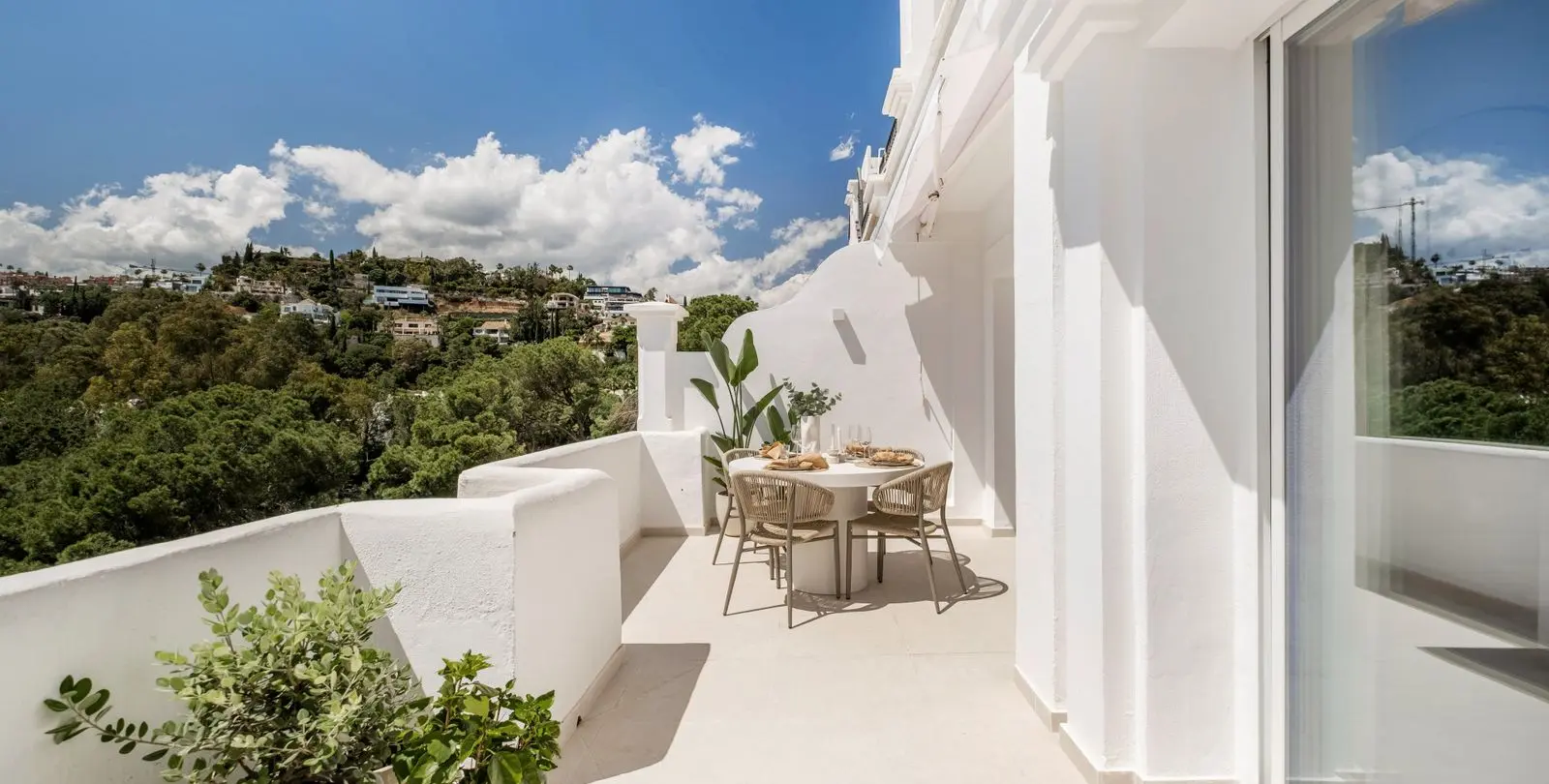 Sale of middle floor apartment in La Quinta 7