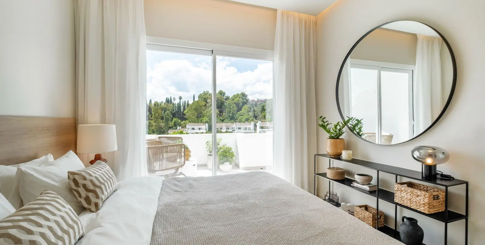 Sale of middle floor apartment in La Quinta 23