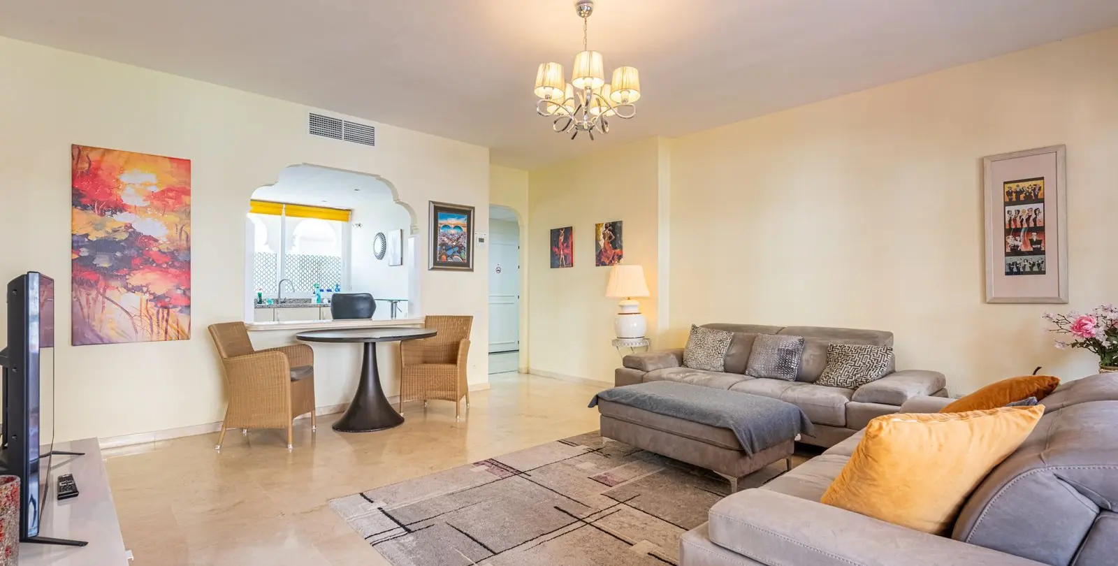 Venta de apartamento en planta media en El Presidente 4