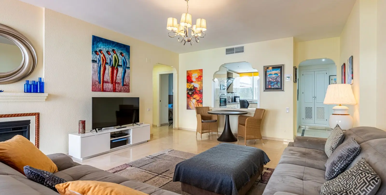 Venta de apartamento en planta media en El Presidente 5