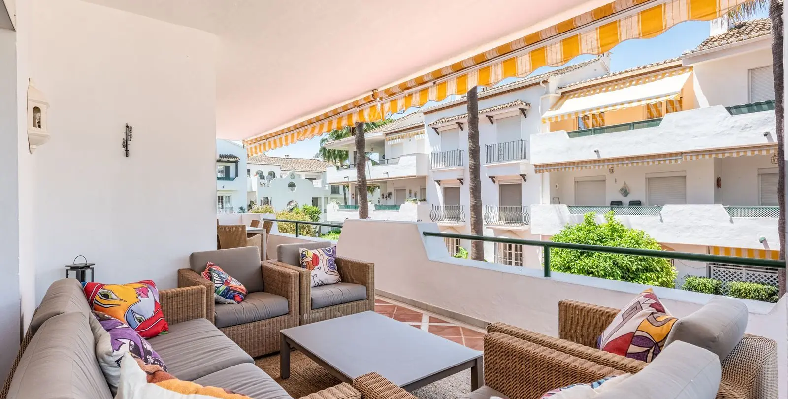 Venta de apartamento en planta media en El Presidente 7