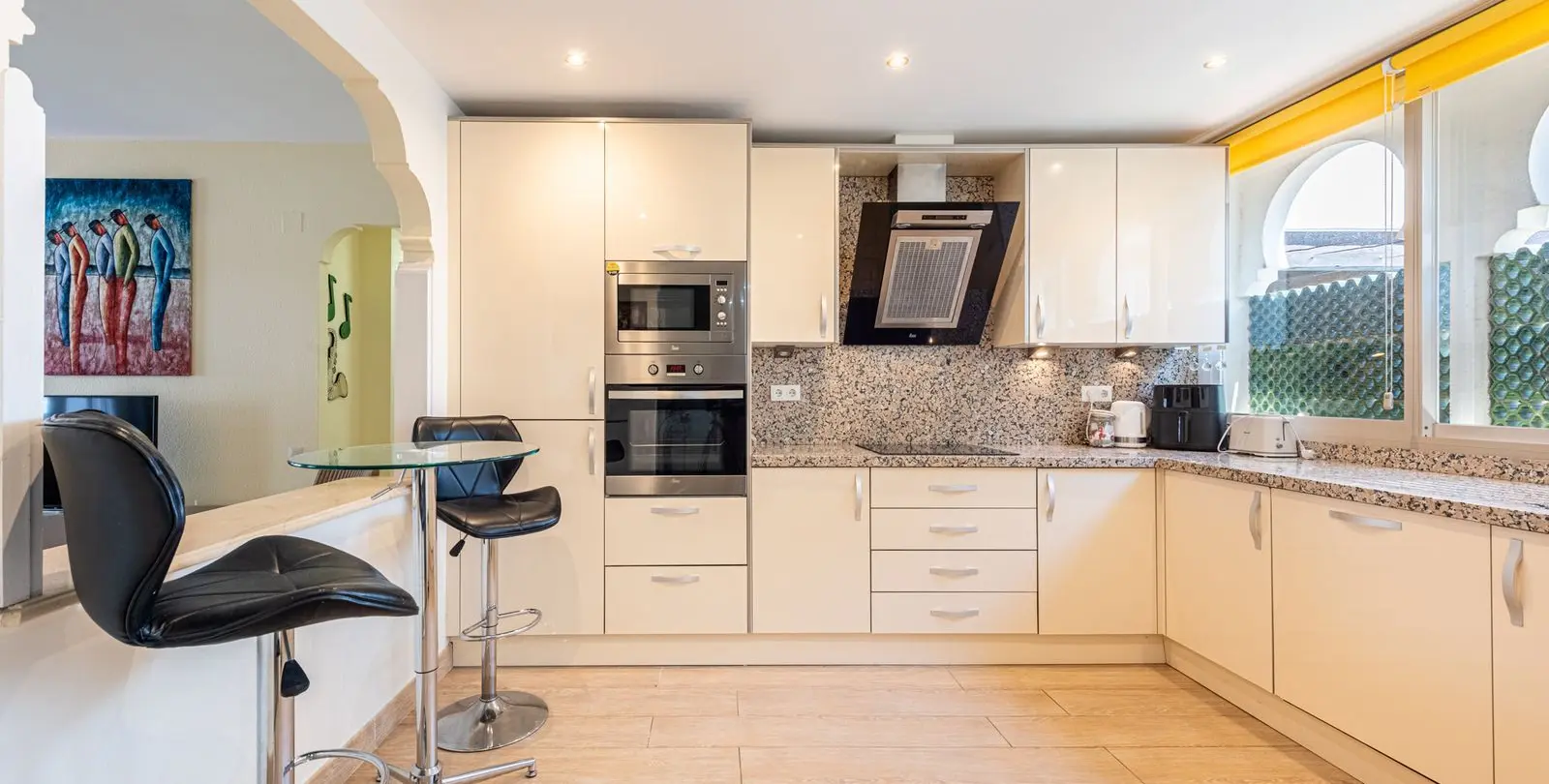 Venta de apartamento en planta media en El Presidente 9