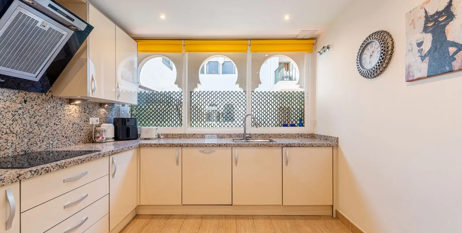 Venta de apartamento en planta media en El Presidente 11