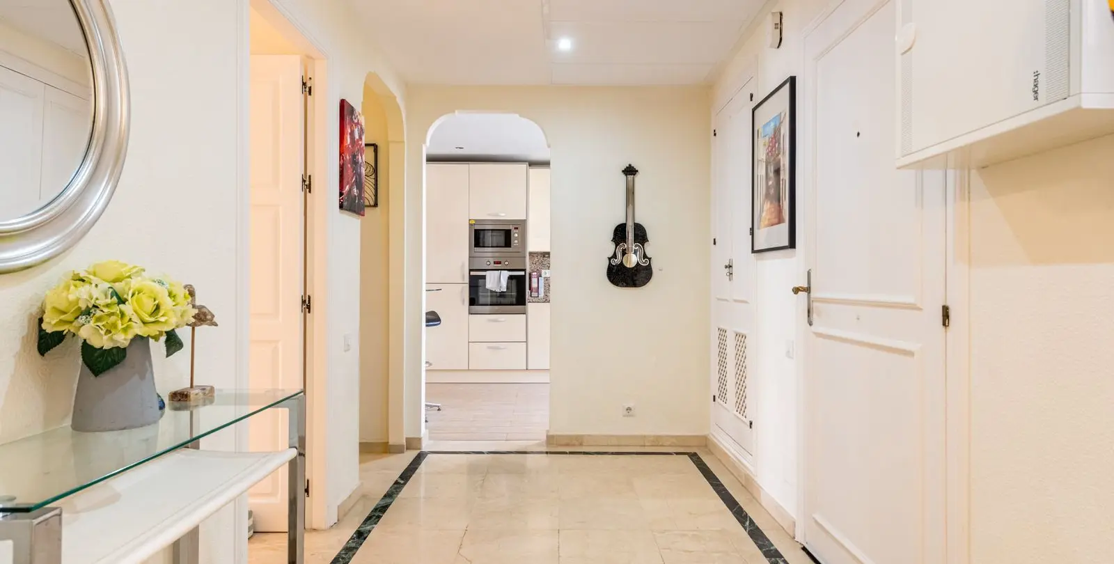 Venta de apartamento en planta media en El Presidente 12