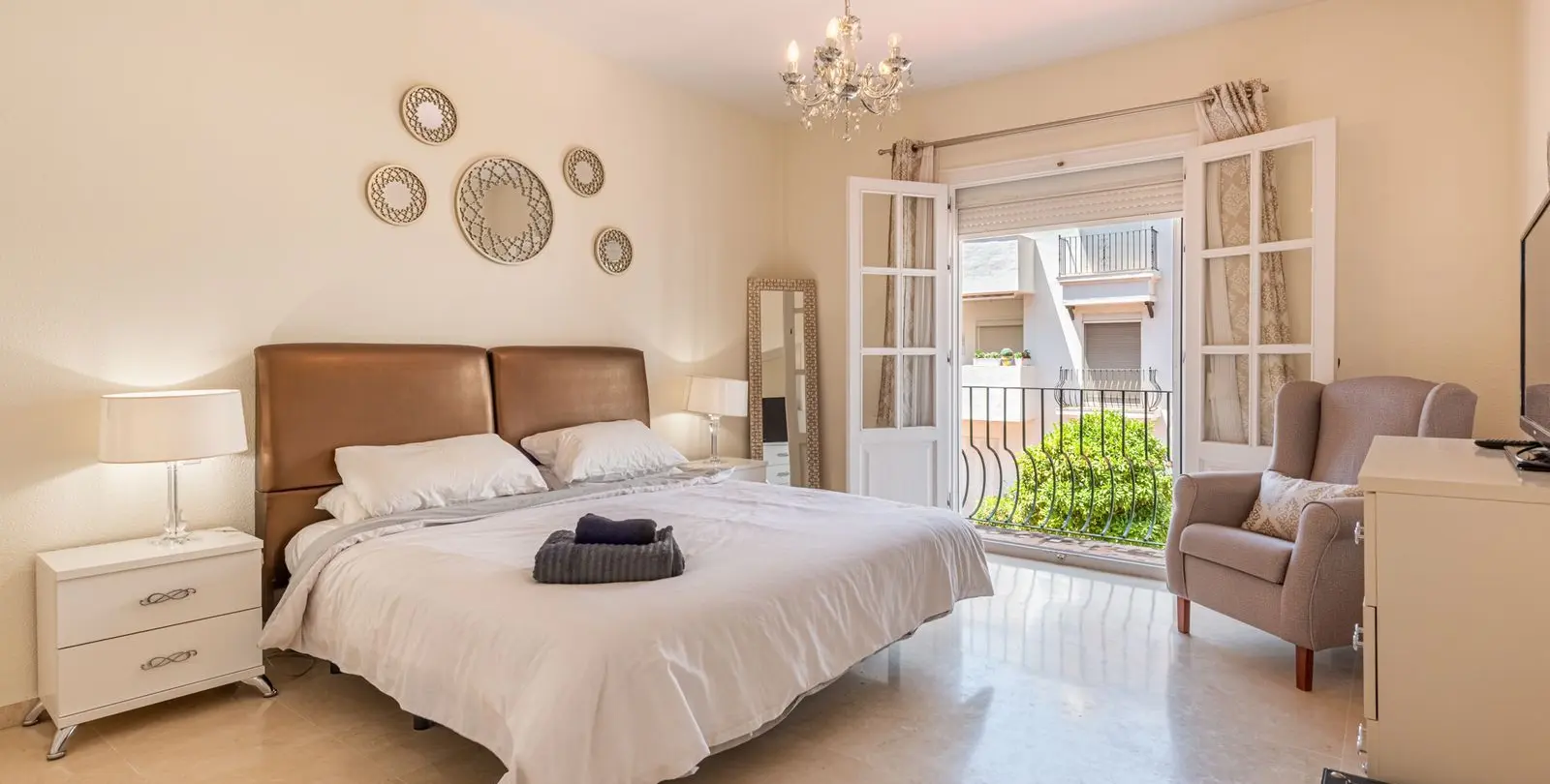 Venta de apartamento en planta media en El Presidente 13