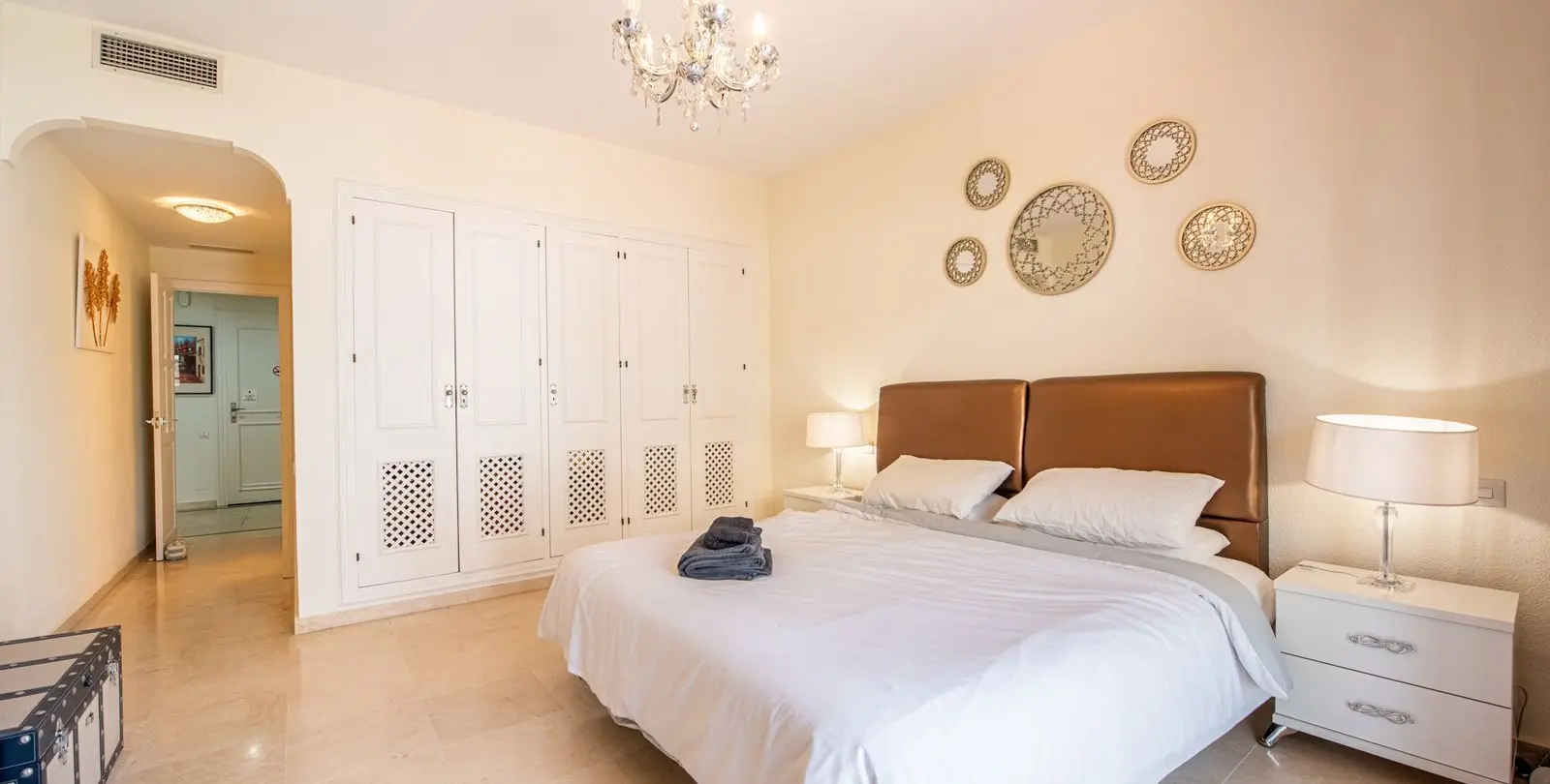 Venta de apartamento en planta media en El Presidente 14