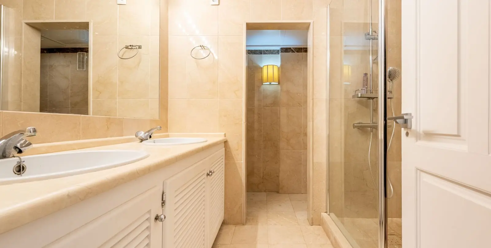 Venta de apartamento en planta media en El Presidente 15