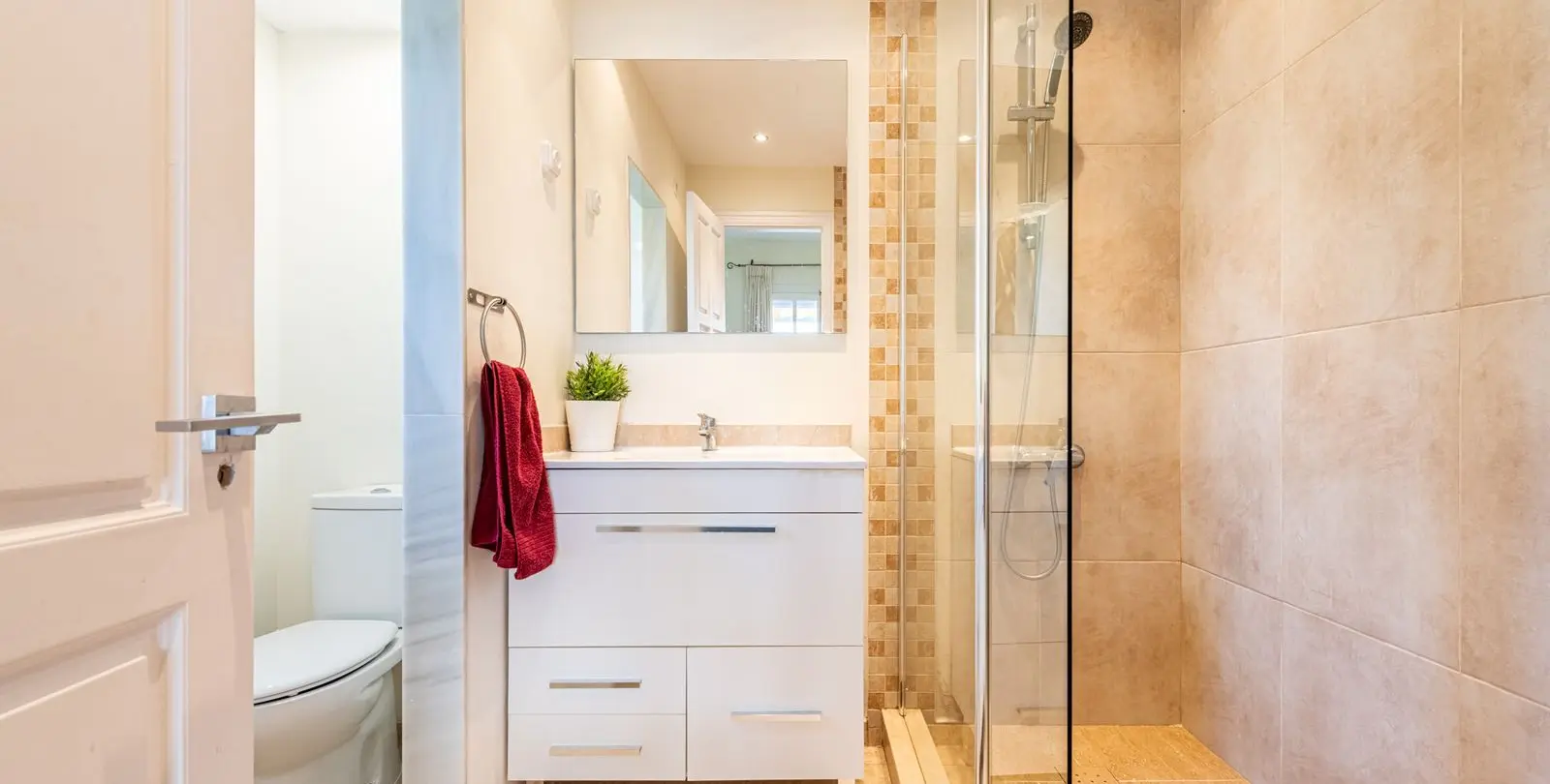 Venta de apartamento en planta media en El Presidente 17