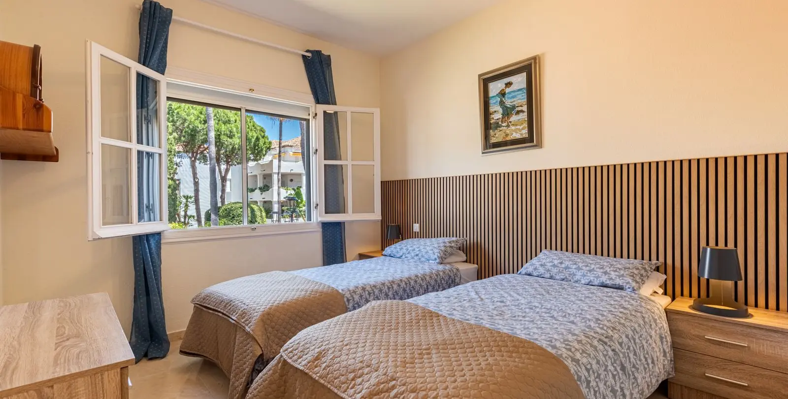 Venta de apartamento en planta media en El Presidente 18