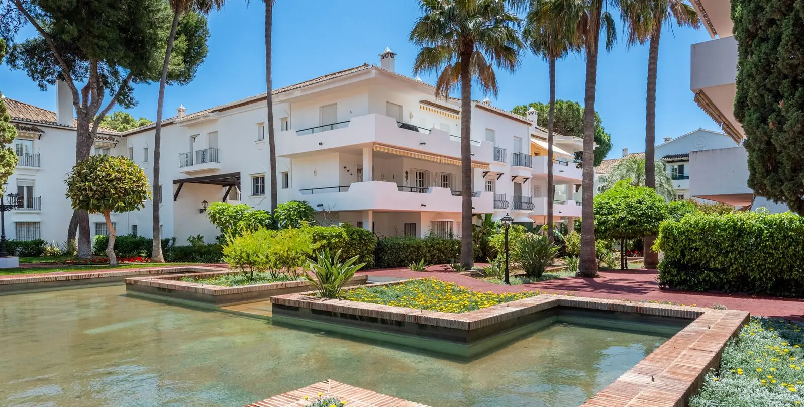 Venta de apartamento en planta media en El Presidente 21