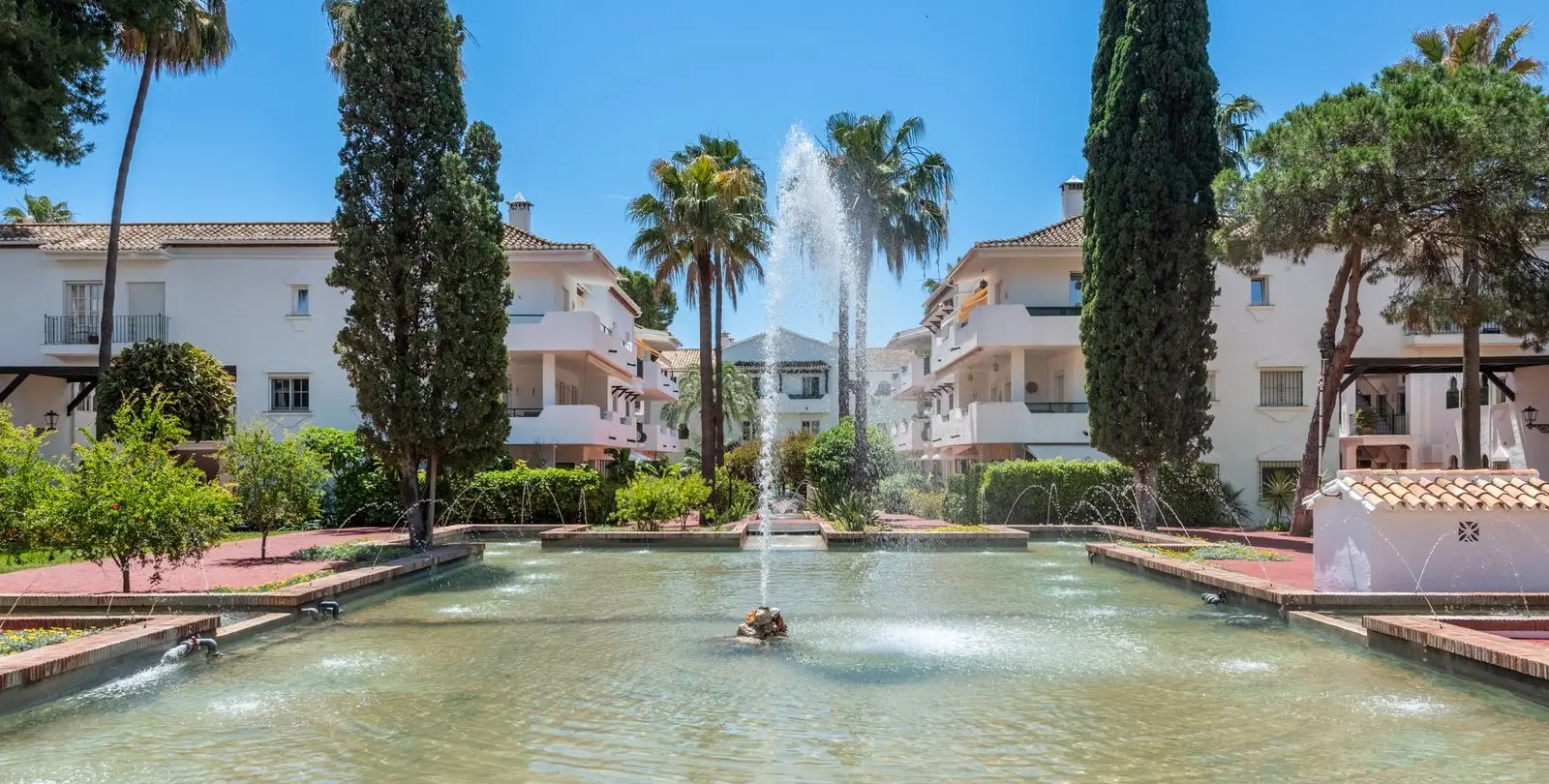 Venta de apartamento en planta media en El Presidente 23