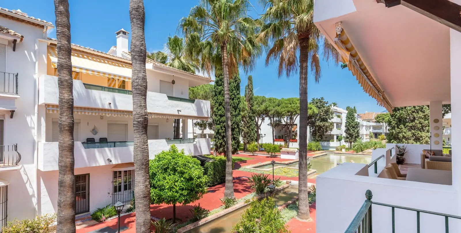 Venta de apartamento en planta media en El Presidente 24