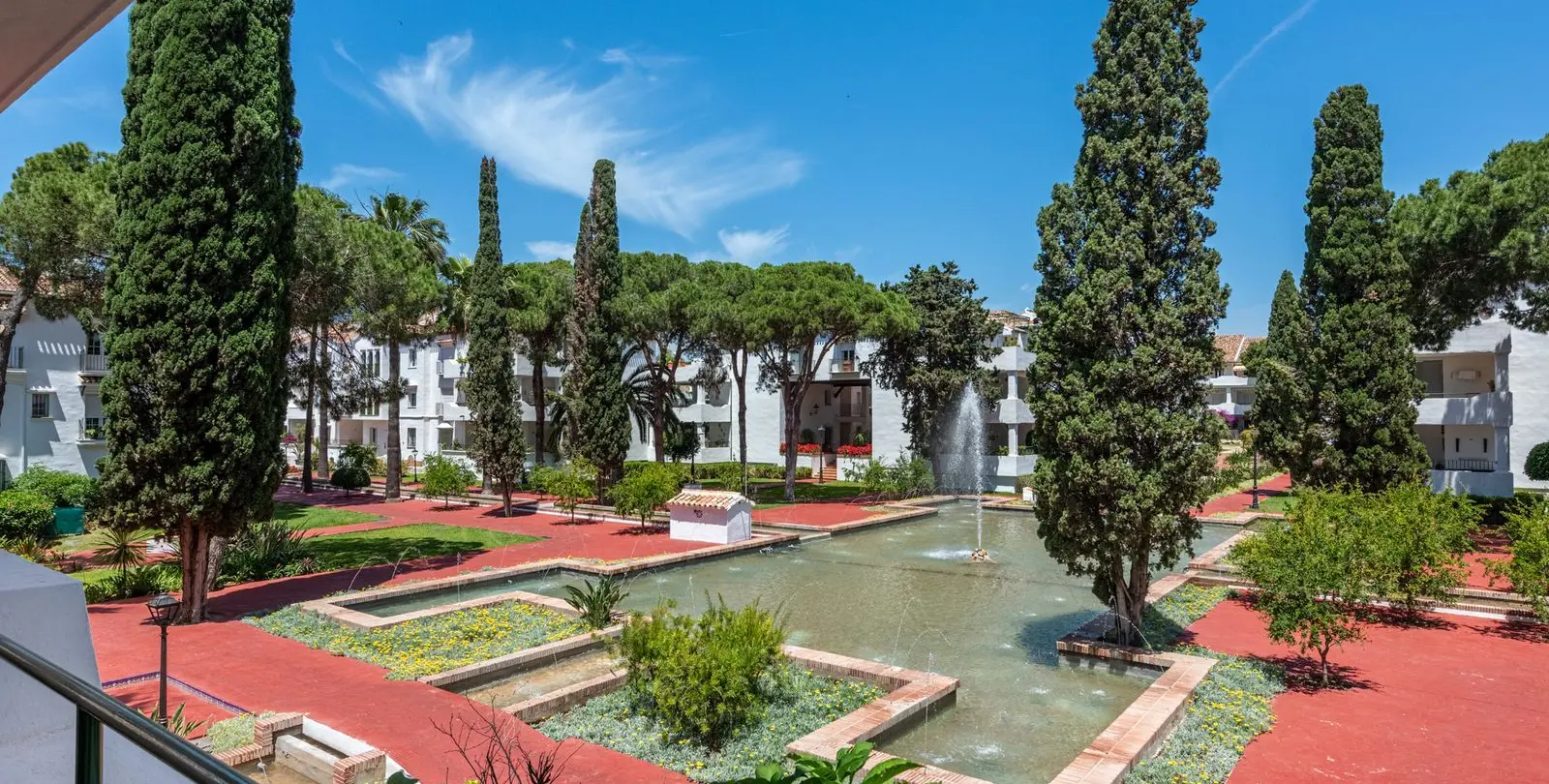 Venta de apartamento en planta media en El Presidente 25