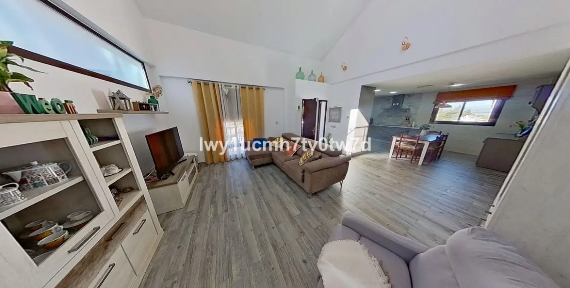 Продажа  отдельно стоящей виллы в Alhaurín de la Torre 2