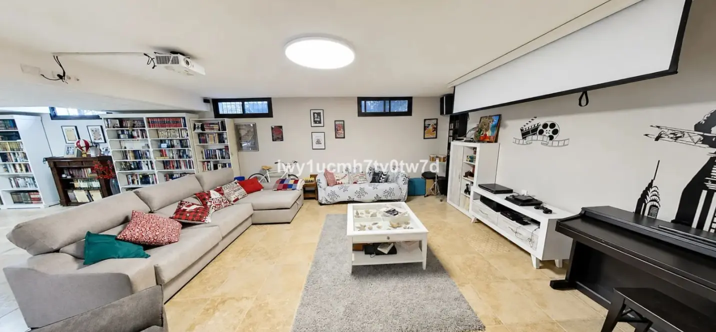 Продажа  отдельно стоящей виллы в Alhaurín de la Torre 3