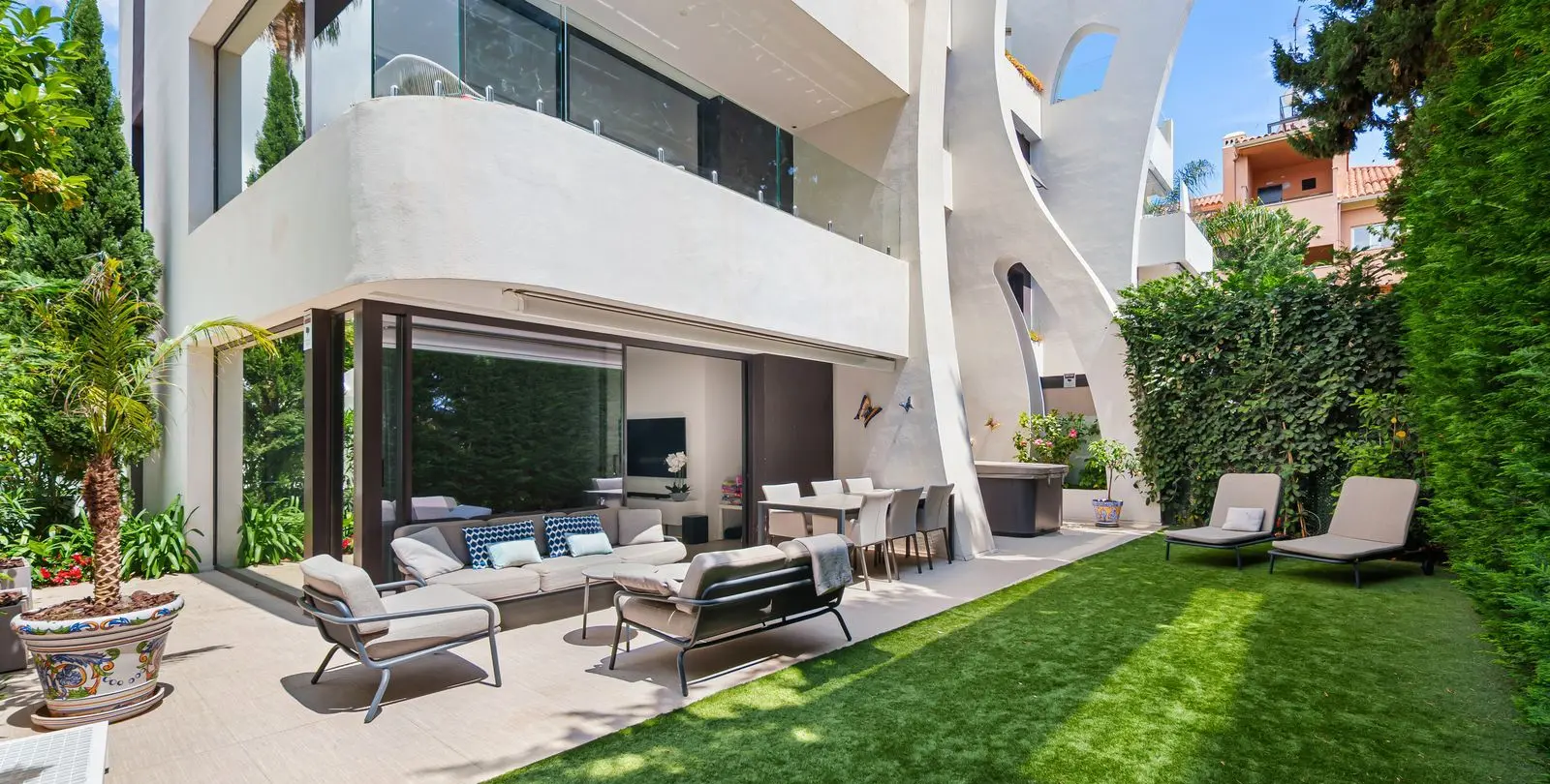 Sale of ground floor apartment in Marbesa 5