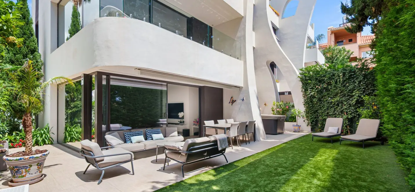 Sale of ground floor apartment in Marbesa 4