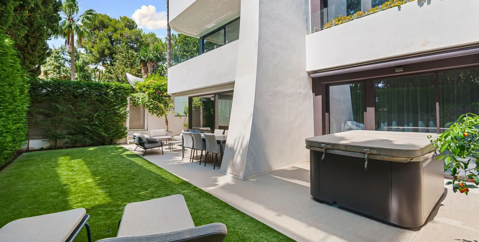 Sale of ground floor apartment in Marbesa 26