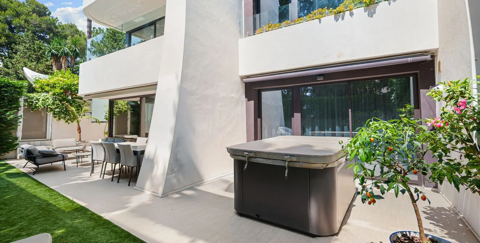 Sale of ground floor apartment in Marbesa 27