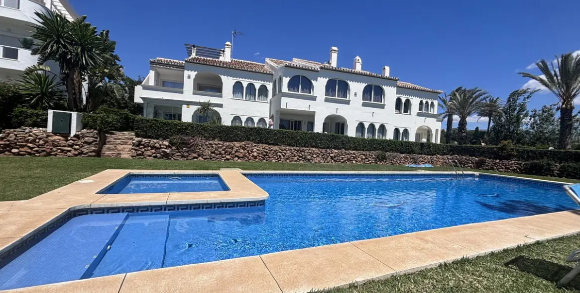 Продажа апартаментов на первом этаже в Mijas Costa 2