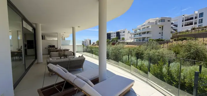 Продажа апартаментов на первом этаже в Fuengirola 0