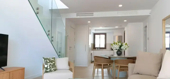 Продажа двухуровневого пентхауса в Estepona 1