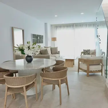 Продажа двухуровневого пентхауса в Estepona