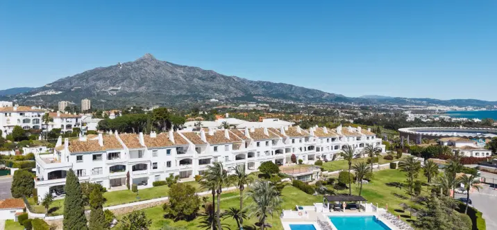 Продажа апартаментов на среднем этаже в Nueva Andalucía 0