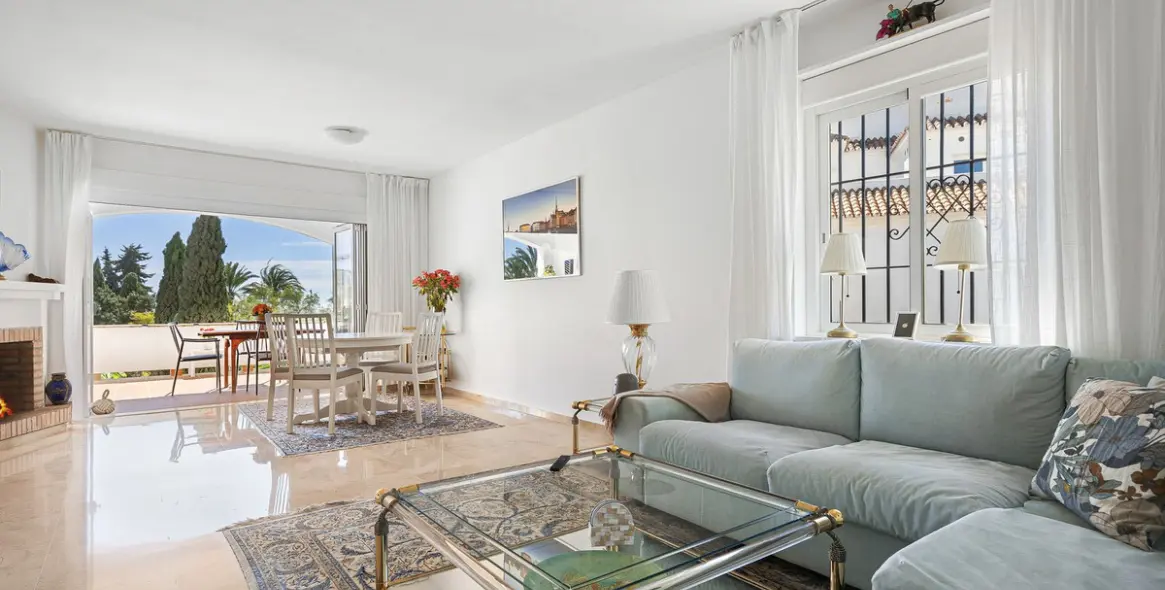 Sale of middle floor apartment in Nueva Andalucía 2
