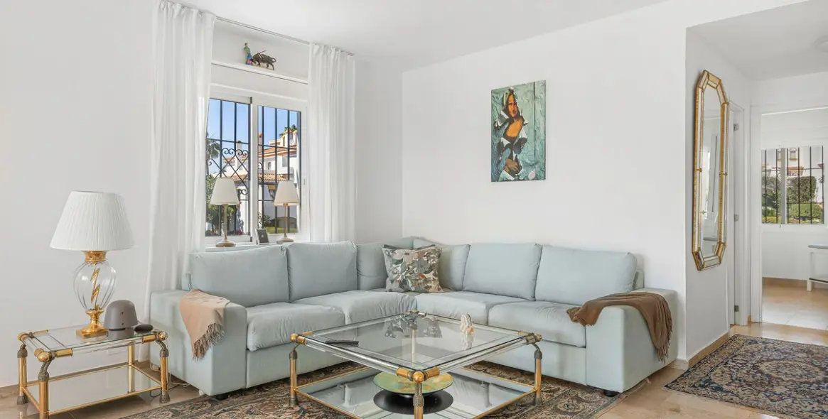 Sale of middle floor apartment in Nueva Andalucía 9