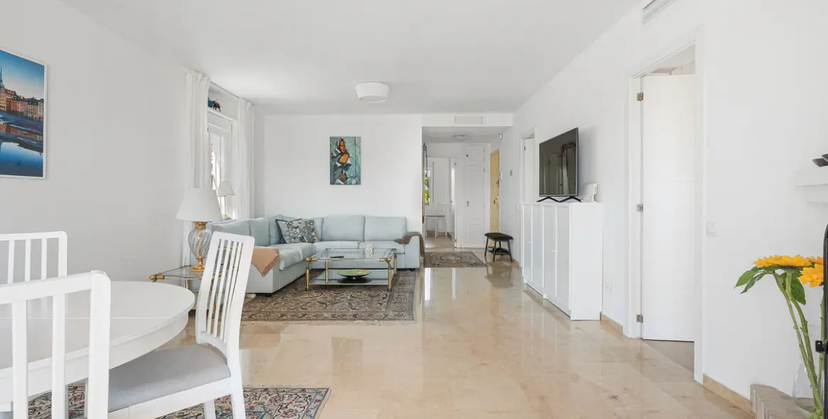 Sale of middle floor apartment in Nueva Andalucía 11