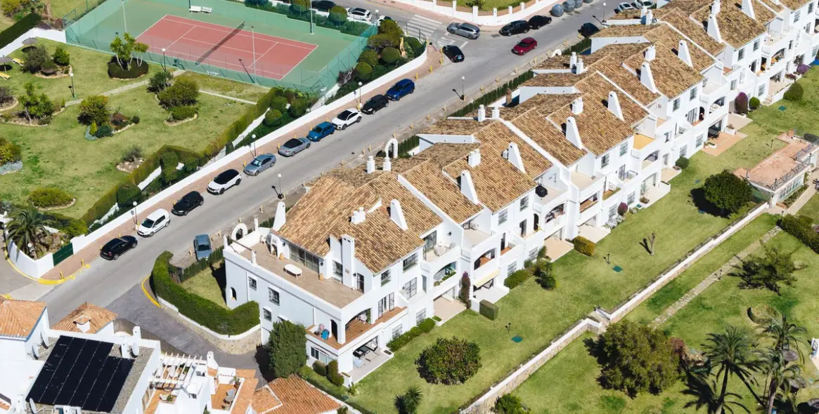 Sale of middle floor apartment in Nueva Andalucía 29
