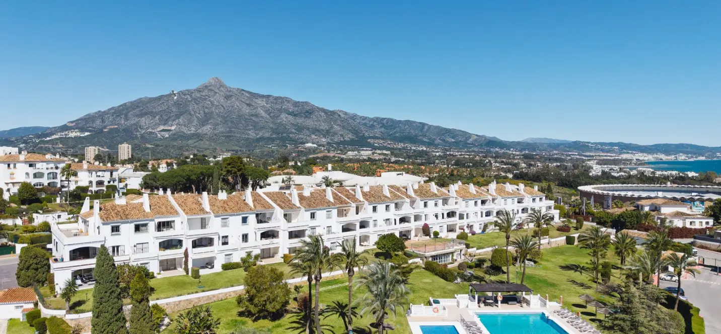 Sale of middle floor apartment in Nueva Andalucía 0
