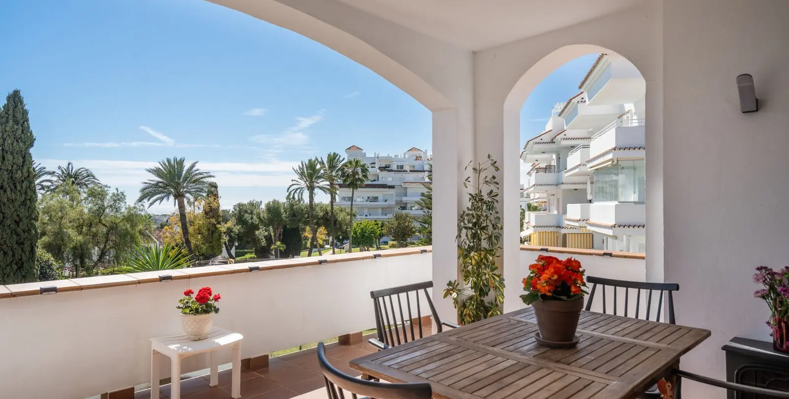 Venta de apartamento en planta media en Nueva Andalucía 6