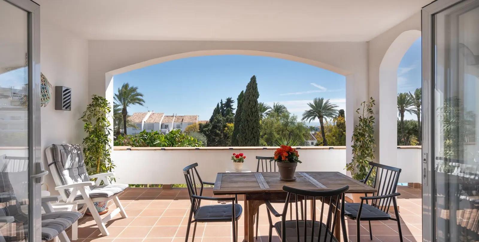Venta de apartamento en planta media en Nueva Andalucía 14