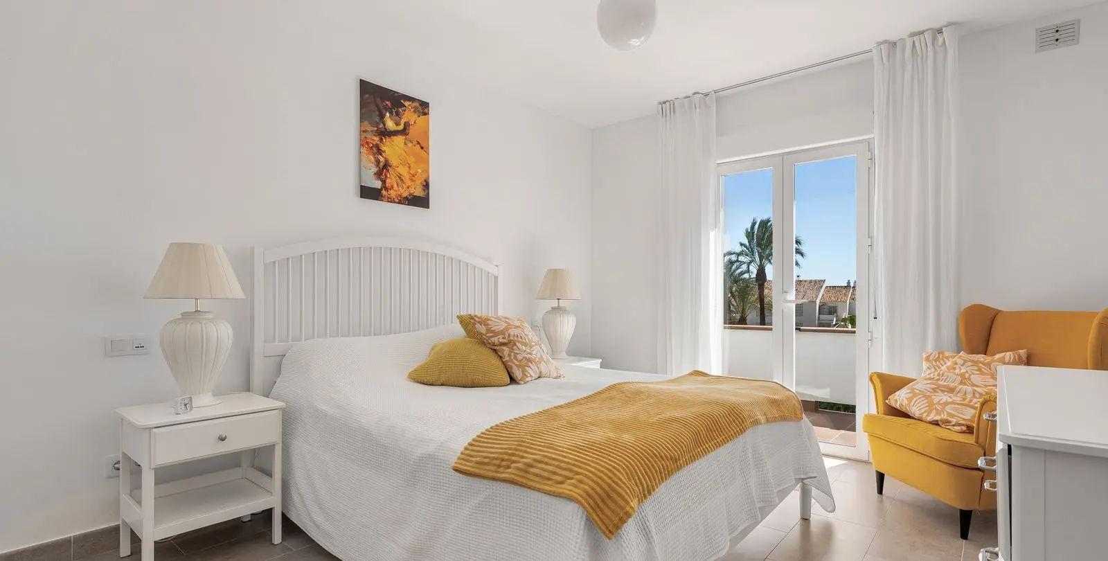 Venta de apartamento en planta media en Nueva Andalucía 15