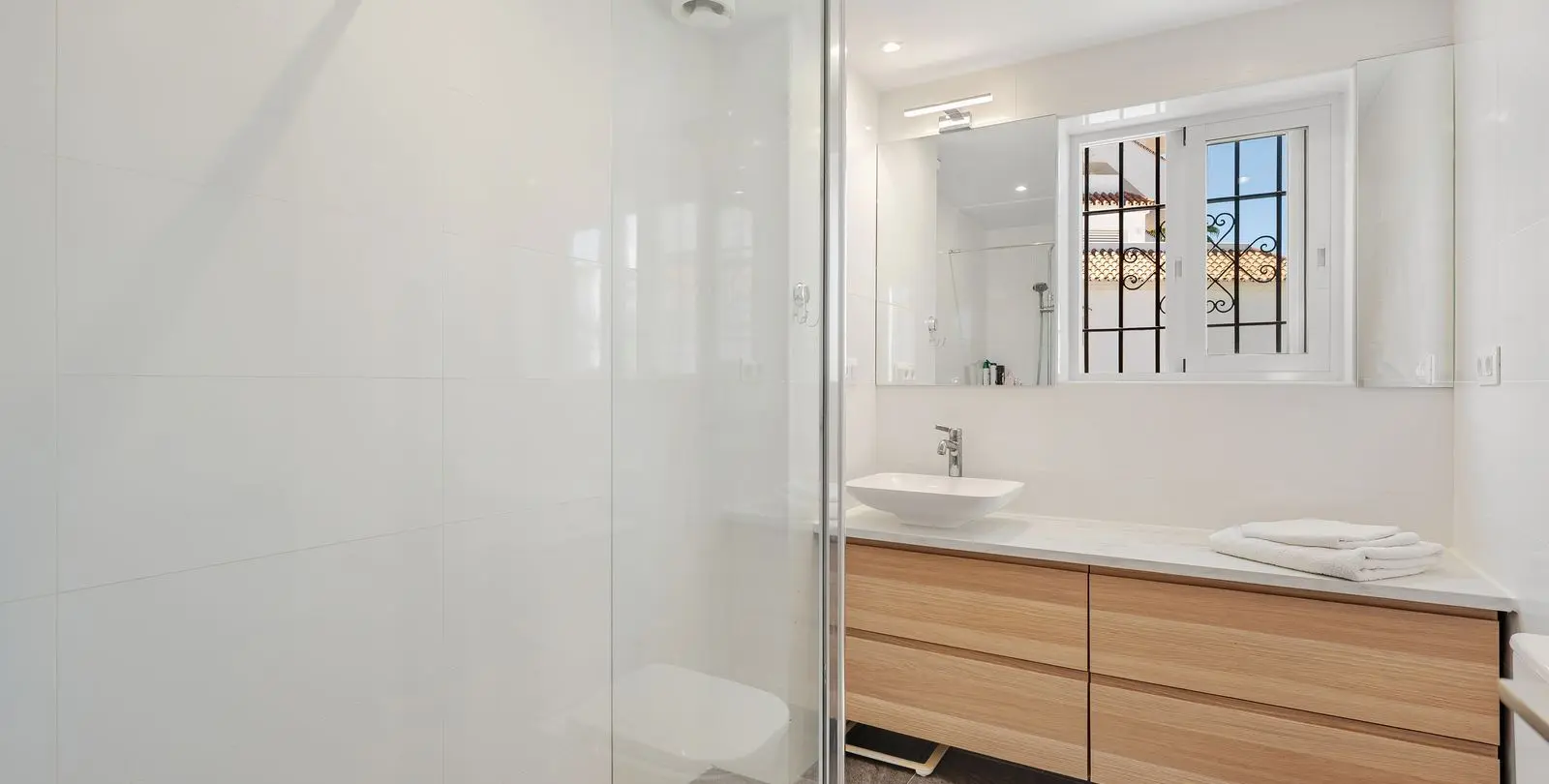 Venta de apartamento en planta media en Nueva Andalucía 17