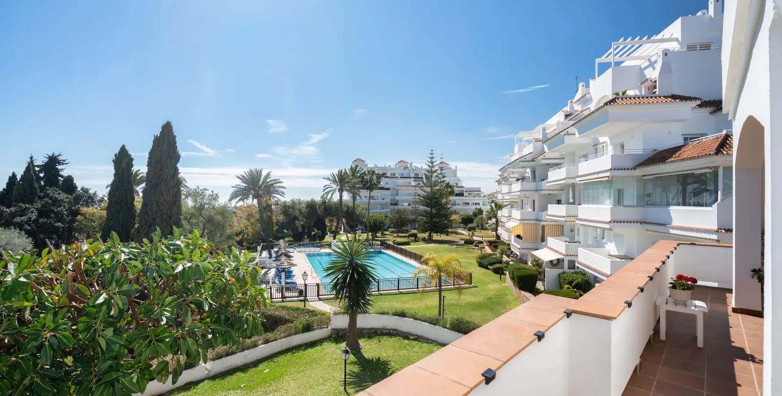 Venta de apartamento en planta media en Nueva Andalucía 24