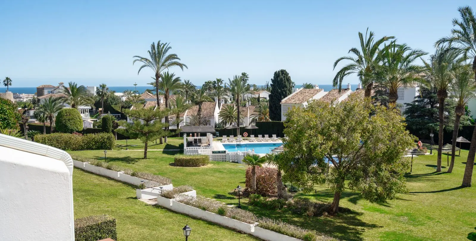 Venta de apartamento en planta media en Nueva Andalucía 25